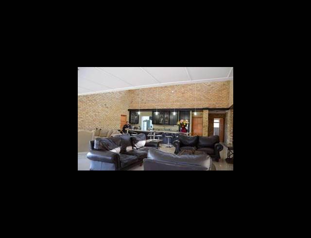 4 BEDROOM HOUSE FOR SALE IN VAALOEWER